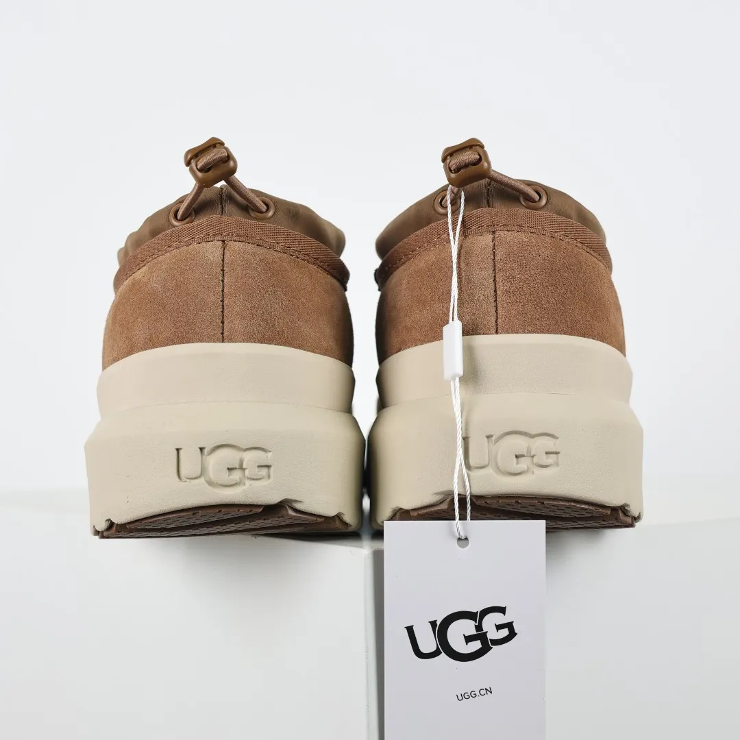 Pick up locally 💰620 Core recommendation Good price Cashmere insoles are a very suitable choice for keeping warm in winter and at home. In the new year, uug launched a series of styles, which are partial to the preferences of young consumers and have also moved to the forefront of fashion trends. Shoe body material Water-repellent coated suede upper 17mm UGGPURE™ implanted wool insole Lightweight non-slip comfortable rubber outsole With brand LOGO Trademark Comes with a full set of packaging Size: 35 36 37 38 39 40 41 42 43 44